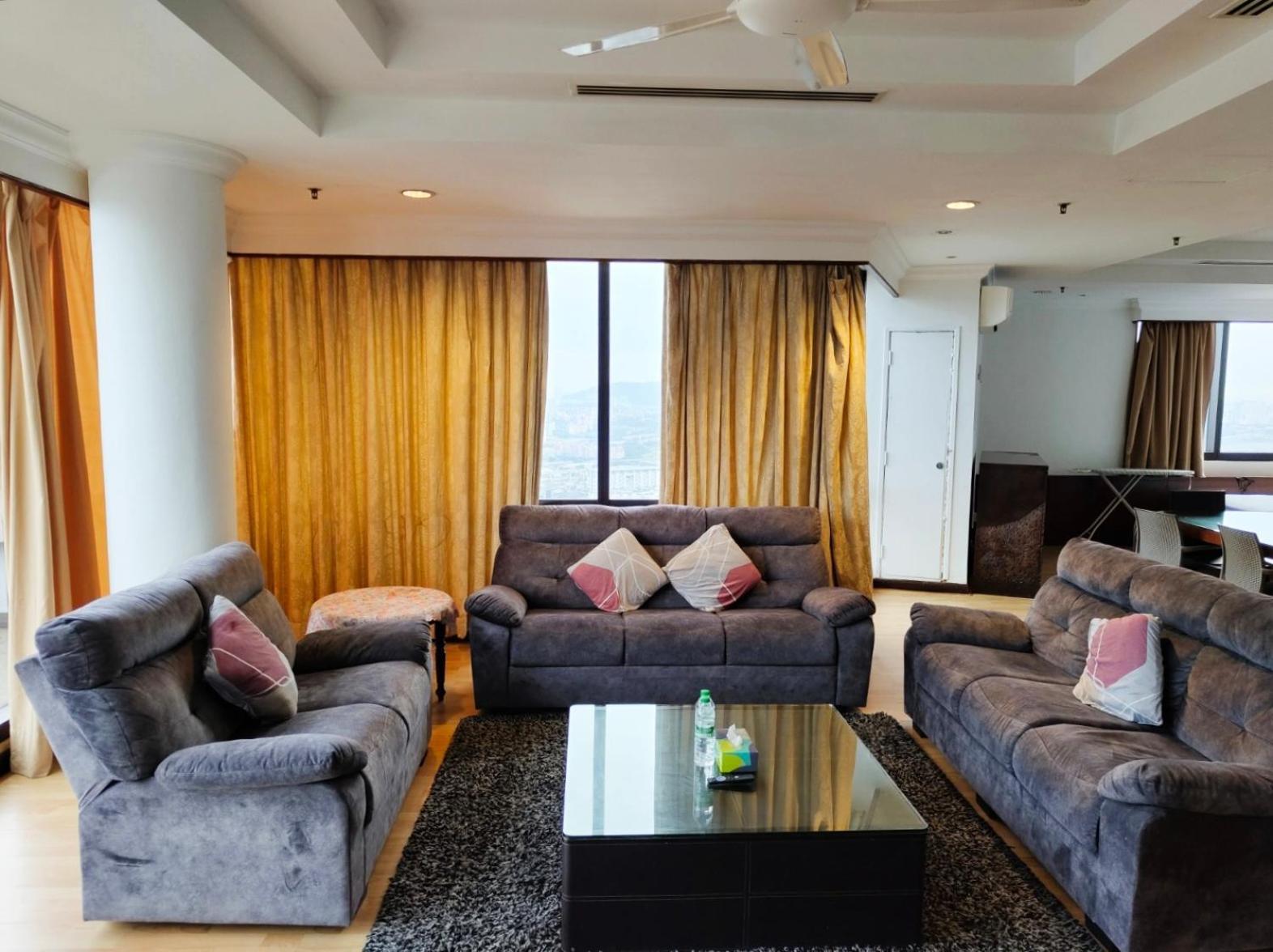 Kl Universal Service Suites At Times Square Kaula Lumpur Malaysia Pangsapuri Kuala Lumpur